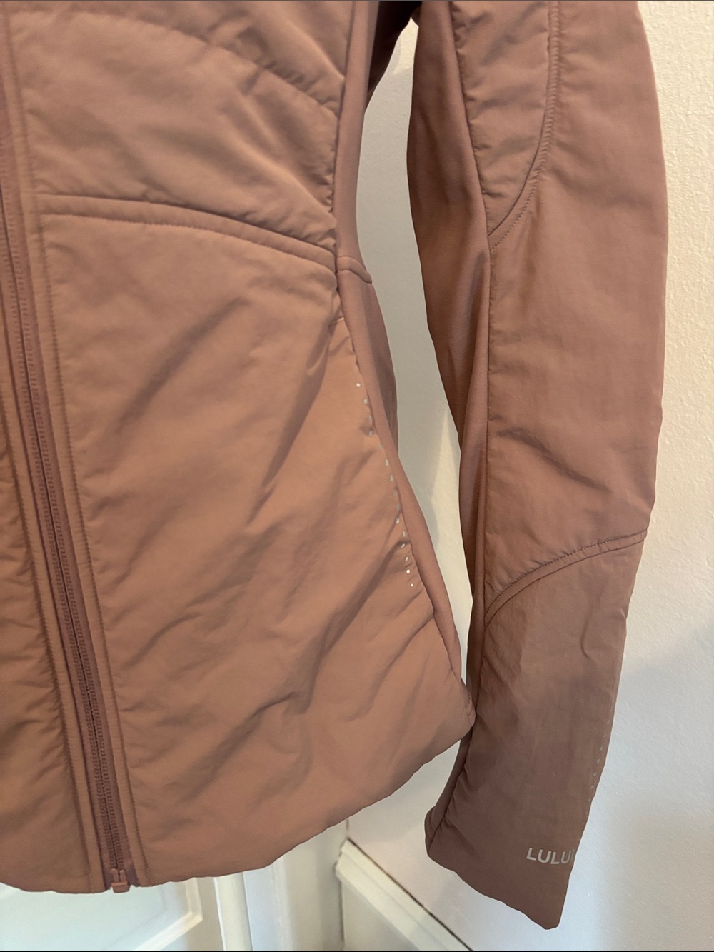 lululemon athletica Women's Hooded Puffer Jacket - Mauve - Picture 4 of 15